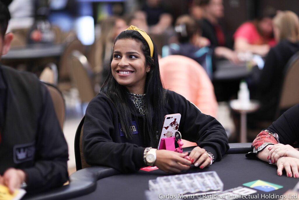 Crescimento das mulheres no universo dos card games.