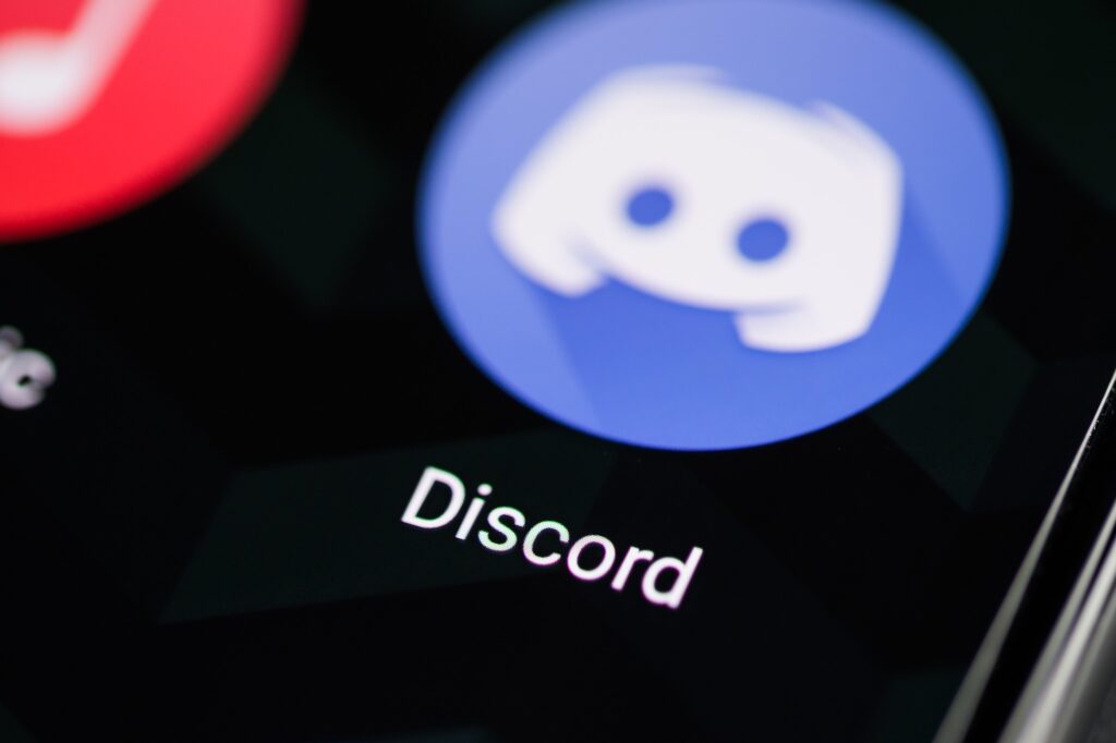 Discord e grupos online.